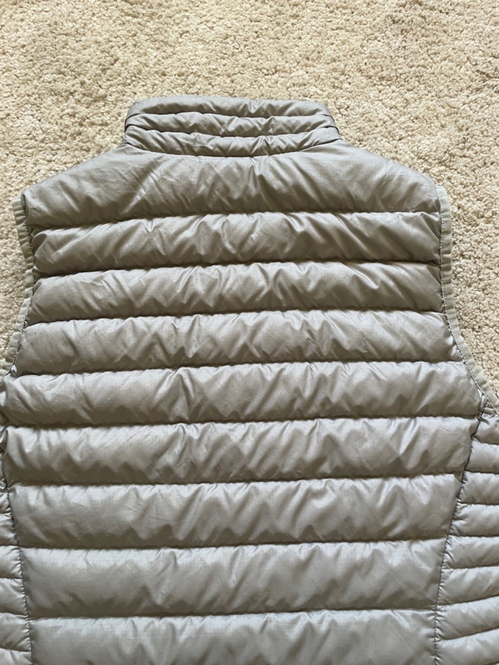 Patagonia Women’s Light Gray Quilted Down Vest with Teal Zippers size M - Picture 6 of 10